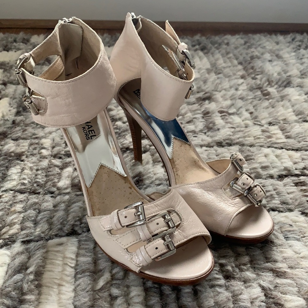 Sexy! Michael Kors Leather Sandals!